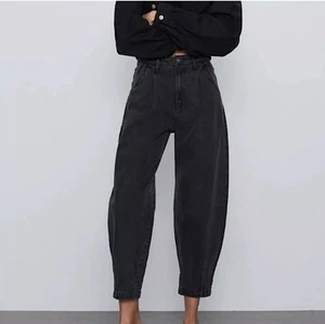 Pantalones de mezclilla ZARA Bloggers Fav The Petit Balloon Barrel cintura alta desteñidos negros 2 - Imagen 1 de 13