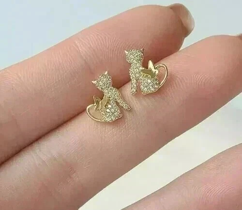 Aretes para mujer de moissanita blanca de corte redondo de 2 quilates enchapados en oro amarillo de 14 quilates Foto 1 de 4