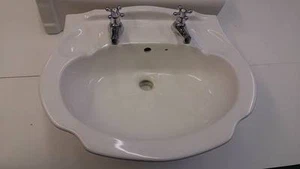 HERITAGE ANTIQUE STYLE BATHROOM SINK & PEDESTAL 2 TAP HOLE BASIN CERAMIC WHITE - Picture 1 of 4