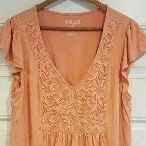 Torrid Super Soft Knits Top Peach Ruffles Lace Front Cap Sleeve sz 0 L/XL  V-7 - Picture 1 of 9
