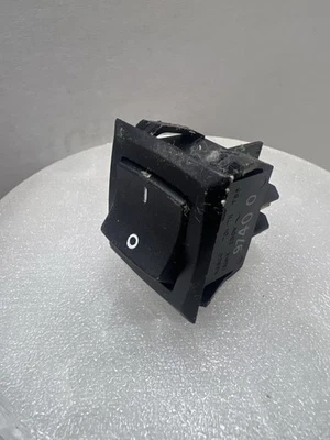 Interruptor basculante de encendido/apagado Precor EFX 5.21s - Interruptor de alimentación OEM 9740 Foto 1 de 2