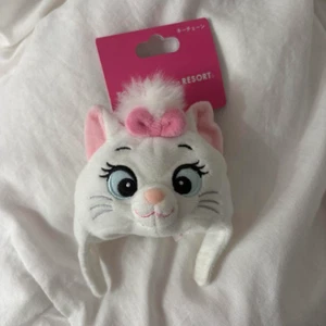 Pre-Order Tokyo Disney Resort 2024 The Aristocats Marie Key Chain Fun Cap - Picture 1 of 2
