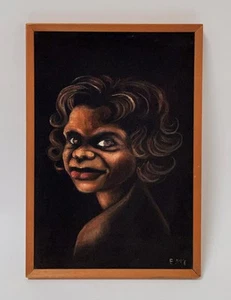RETRATO ABORIGEN VINTAGE PINTURA AL ÓLEO SOBRE TERCIOPELO NEGRO FIRMADO EMC AUSTRALIANA - Imagen 1 de 4