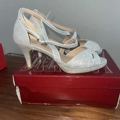 Sandalia de tacón Delicacy Silver Excited-90 de 3 pulgadas con correa cruzada para mujer talla 6 Foto 1 de 4