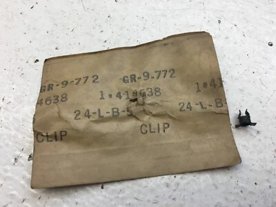 Clip interior multiusos Oldsmobile GM NOS 1974-78 414638 Foto 1 de 4