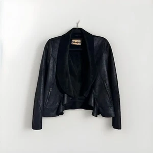 Schwarze Kunstleder drapierte Jacke Wasserfall Kragen vorne offen Moto Style S/M - Bild 1 von 2