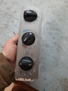2002-2006 FORD EXPLORER Temperature Climate Control Front Dash 02-06 - Picture 1 of 3