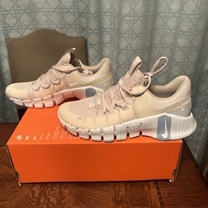 Scarpe da allenamento Nike Free Metcon 5 donna "Sand Drift" palestra DV3950 105 taglia 9,5 nuove - Foto 1 di 6