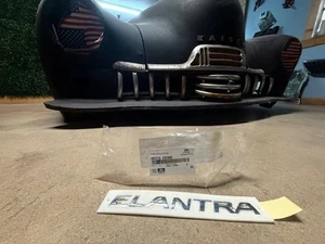 (1) 2011-2015 HYUNDAI ELANTRA REAR EMBLEM NEW OEM 86315 3X000 - same as dealer - Bild 1 von 4
