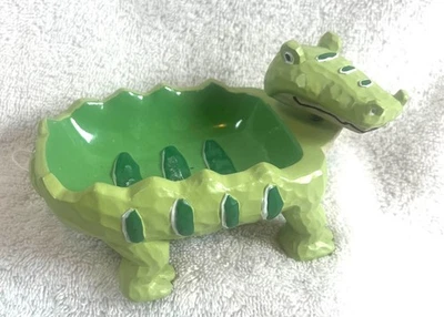 Bandeja de saboneteira verde Jenny Jeff Designs jacaré Bobblehead - Imagem 1 de 3