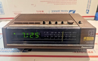 Vintage Panasonic RC-6050 AM/FM Alarm Clock Radio Tested & Working - Image 1 of 3