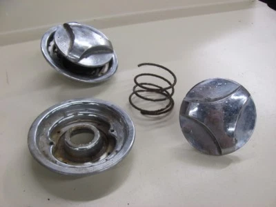 Ford Mustang 1970 70 capó cerraduras Shelby BOSS PIEZAS D0ZB-16-C-710-B LEER Foto 1 de 4