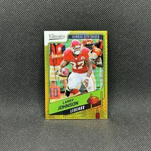 Larry Johnson/99 Kansas City Chiefs 2021 Clásicos #135 Tributos atemporales Oro - Imagen 1 de 2