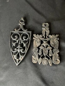Lot Of 2 Vintage Black Cast Iron Trivets Floral - Picture 1 of 13