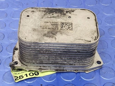 Enfriador de aceite de motor 12-15 Mercedes Benz ML63 5,5 L genuino OEM 2781880401 Foto 1 de 4