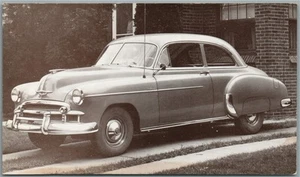 Chevrolet Styleline 1950 sedán de 2 puertas postal vintage - Imagen 1 de 2