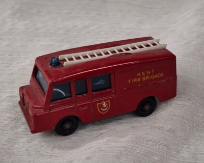 Vintage 1966 Matchbox Lesney Land Rover Fire Truck Kent Fire Brigade No. 57 - Image 1 of 4