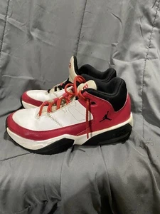 Jordan max aura 3 (GS) color white /very berry- black size 6Y - Picture 1 of 11
