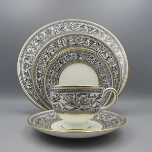 Wedgwood Bone China Florentine - Service noir et or pour quatre - Lot de 20 pièces - Photo 1/8