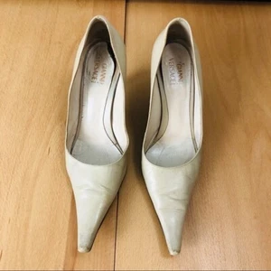 Versace Gianni Pointed Toe Pumps Womens 7.5 Ivory Leather Shoes EU 37.5 - Picture 1 of 7