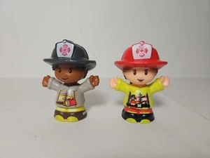 Fisher Price Little People Helping Others Feuerwehrleute Feuerwehr Figuren Figur  - Bild 1 von 6