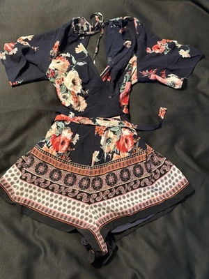 Trixxi 青少年 L 花卉波西米亚连身裤包裹式领带露背海军蓝粉红色节日可爱 — 第 1/4 张图片