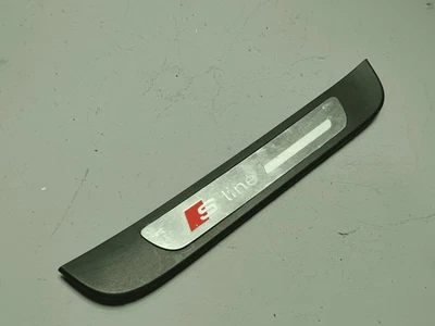 Placa de arranhão de soleira de porta de passageiro traseira fabricante de equipamento original 2012-2018 Audi A6 - Imagem 1 de 4