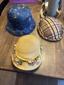 Konvolut 3 Vintage Mode Hüte Sammlung Damen Frauen Deko - Bild 1 von 14