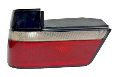 Conjunto de luz trasera izquierda Ford Escort 1985-88 Htbk GT Foto 1 de 4