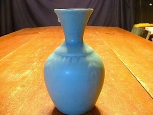 Wonderful Vintage Blue Van Briggle Cabinet Vase with Tooled Leaf & Branch Motif - Picture 1 of 3