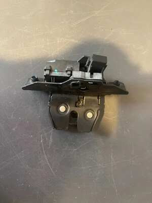 Actuador de bloqueo de maletero de puerta trasera para Chevrolet Sonic Suburban Buick GMC Yukon Foto 1 de 2