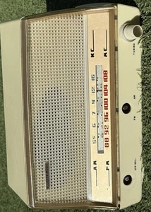 Vintage Sansei Japan AM/FM Radio Mid Century Cream Gold Retro Decor Not Working - Picture 1 of 4