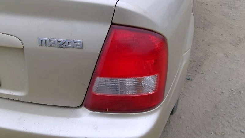 Conjunto de luz trasera MAZDA PROTEGE derecha 99 00 01 02 03 Foto 1 de 1