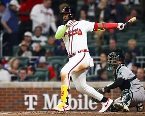 Foto de béisbol de Marcell Ozuna haciendo un éxito de los Atlanta Braves 8x10 MLB - Imagen 1 de 1