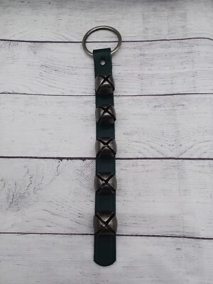 Campanas de trineo de 5 campanas, campanas de níquel envejecidas con correa de cuero verde, hechas a mano Foto 1 de 2