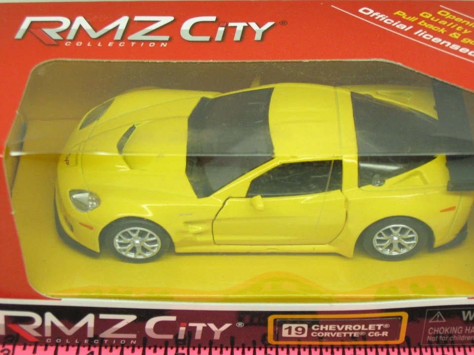 RMZ CITY COLLECTION MODELLO IN SCALA CHEVROLET CORVETTE C6-R 19   11 CM CIRCA - Immagine 1 di 1
