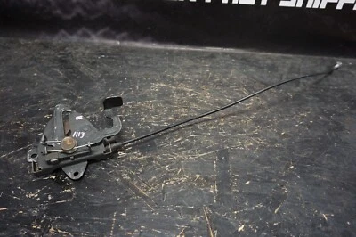 Trava de trava de capô 2010-2012 Hyundai Genesis Coupe fabricante de equipamento original + cabo usado - Imagem 1 de 4