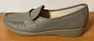 Mocassim Oxford Feminino Soft Spots Venus Lite Tamanho 9.5 M Taupe Trabalho Casual - Imagem 1 de 4