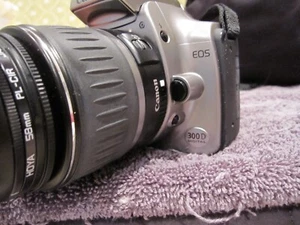 Canon EOS Digital Rebel / EOS 300D with 2 Lenses - Picture 1 of 10