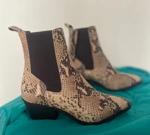 Stiefeletten Chelsea Boots Schlangenmuster YAS Gr.40 Leder - Bild 1 von 9