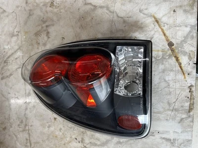 1998 \ 2003 Dodge Durango lanterna traseira esquerda… aftermarket  - Imagem 1 de 4