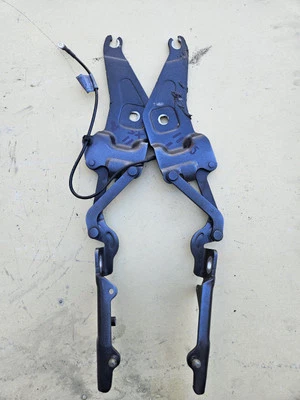 BMW X5 2011 bisagras de capó  Foto 1 de 2