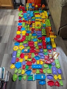 Lot of 200+ Pieces  of VTECH GO GO SMART WHEELS Track Set + Container - Picture 1 of 8