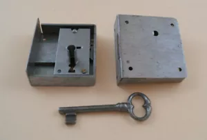 Serrure de boîte, version lourde, dimensions d'épines 25 à 60 mm - Photo 1/2