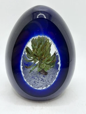 COBALT BLUE CUT TO CLEAR DIORAMA INSCAPE TREE OF LIFE  ART GLASS PAPERWEIGHT - Imagem 1 de 4