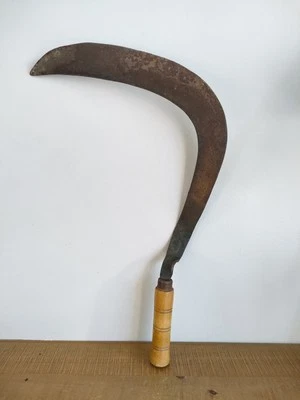 Ancienne Grande Serpe avec Manche en Bois - Outil de métier - Jardinage  - Photo 1/4