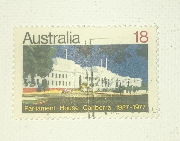 1977 18c Australian Parliament House Canberra Stamp 1927-1977 FREE SHIPPING - Image 1 of 1
