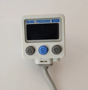 SMC ZSE40A-N01-T Pressure Sensor - Picture 1 of 4