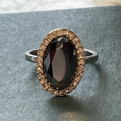 Anillo Lia Sophia Joyería Damas Talla 8 Tono Plata Corte Negro Ovalado Piedras Transparentes Foto 1 de 4