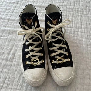 Zapatos para mujer CONVERSE Hearts Día de San Valentín Portabrocas Plataforma Elevación HI 7.5 - Imagen 1 de 8